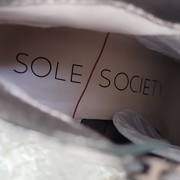 Sole Society Desiray Mettallic Zip Front Bootie - Picture 9 of 13